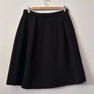 Gorgeous black Uniqlo skirt. Sz. L pockets!